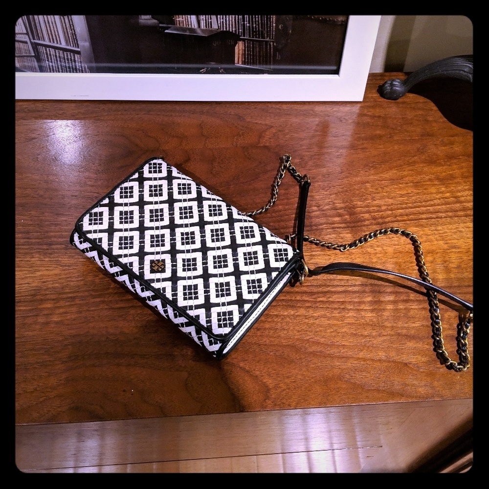 Tory Burch Robinson Woven Wallet on Chain